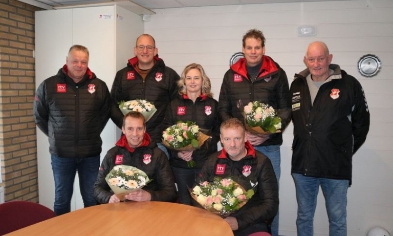 De technische staf verlengt